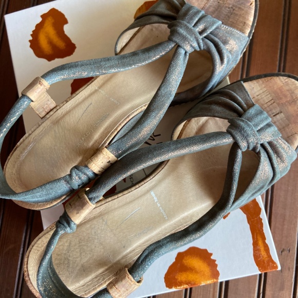 Donald Pliner sling back POLA-60CF rust/bronze natural wedge heels. - Picture 9 of 10